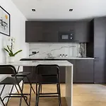 Chic Apartment In Paris 8Th - Near Champs-Elysee