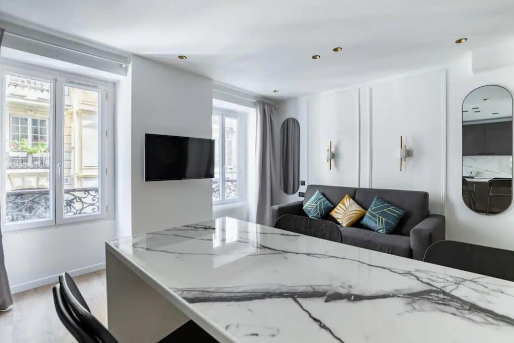 Apartment Chic In 8th - Near Champs-elysee Paris
