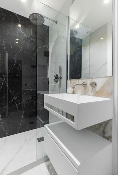 Apartment Chic In 8th - Near Champs-elysee