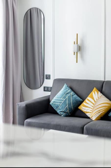 Chic In 8th - Near Champs-elysee Apartment *
